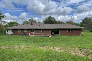 127 Blue Jay Way, Center Township, PA 15061 - Photo 3