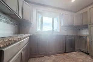 118 W Adams Ave, Vandergrift, PA 15690 - Photo 11
