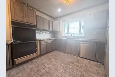 118 W Adams Ave, Vandergrift, PA 15690 - Photo 9