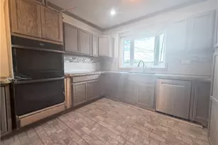 118 W Adams Ave, Vandergrift, PA 15690 - Photo 9