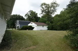 2870 Patterson Dr, Hopewell Township, PA 15001 - Photo 13