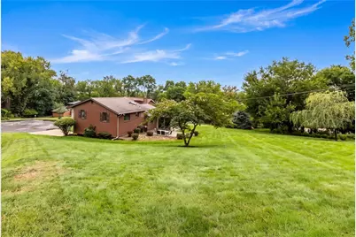 118 Kinross Ln, Ross Twp, PA 15237 - Photo 3