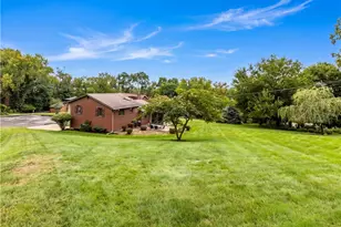 118 Kinross Ln, Ross Twp, PA 15237 - Photo 3
