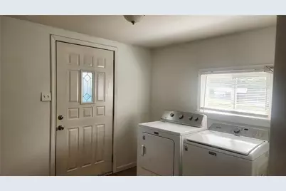 425 Summit Ave, Ellwood City, PA 16117 - Photo 11