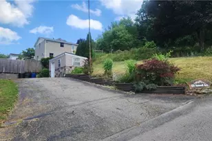 425 Summit Ave, Ellwood City, PA 16117 - Photo 21