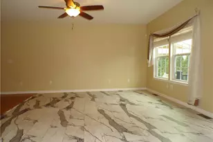 301 Maple Ridge Dr, Canonsburg, PA 15317 - Photo 3