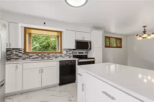 86 Thorncrest Dr, Stowe Township, PA 15136 - Photo 11