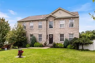 138 Nottingham Dr, Robinson Twp, PA 15205 - Photo 3