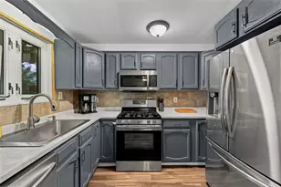1011 Maryland Ave, Jeannette, PA 15644 - Photo 13