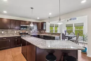 1105 Deerfield Dr, Pittsburgh, PA 15143 - Photo 9