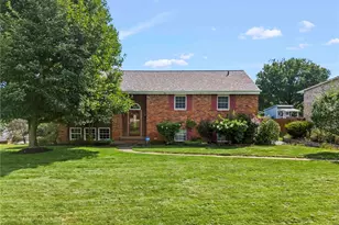 806 Longvue Dr, Chartiers, PA 15342 - Photo 3