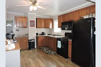 906 W Vine St, Mt Pleasant Boro, PA 15666 - Photo 9