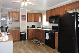 906 W Vine St, Mt Pleasant Boro, PA 15666 - Photo 9