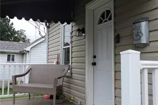 906 W Vine St, Mt Pleasant Boro, PA 15666 - Photo 3