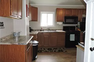 906 W Vine St, Mt Pleasant Boro, PA 15666 - Photo 11