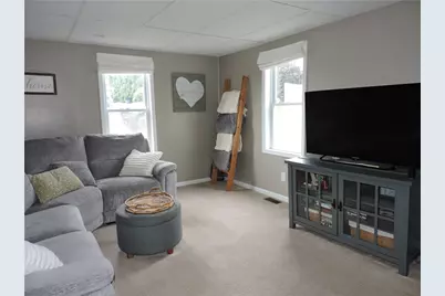 906 W Vine St, Mt Pleasant Boro, PA 15666 - Photo 7