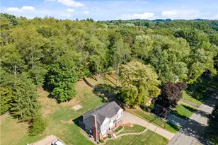 2467 Trotter Dr, Hampton, PA 15101 - Photo 3