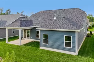 1041 Lakeside Dr, Mt Pleasant Twp, PA 15057 - Photo 3