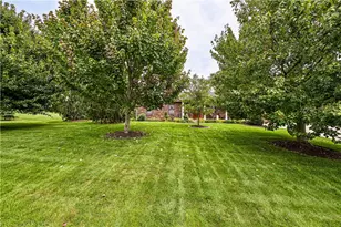 265 Iowa St, Hempfield Township, PA 15601 - Photo 5