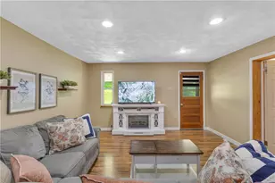 28 Petermans Ln, Pittsburgh, PA 15235 - Photo 9