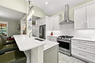 353 Spahr St, Pittsburgh, PA 15232 - Photo 3