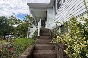 9 Cherokee Dr, Robinson Twp, PA 15205 - Photo 3