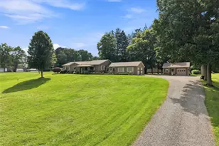 929 Old Pulaski Rd, Neshannock Township, PA 16105 - Photo 3