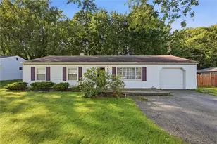 915 Clarksville Rd, Hermitage, PA 16148 - Photo 1