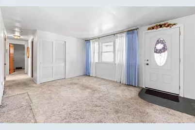 28 Monte Carlo Rd, Pittsburgh, PA 15239 - Photo 9