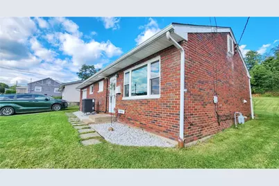 1023 Aetna Dr, Ellwood City, PA 16117 - Photo 3