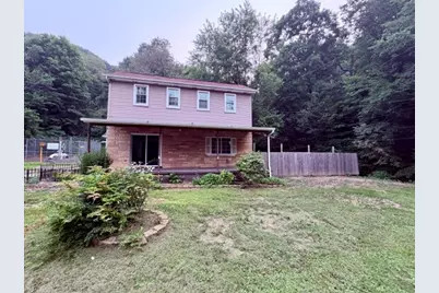 1435 Sharon Rd, Bridgewater, PA 15009 - Photo 1