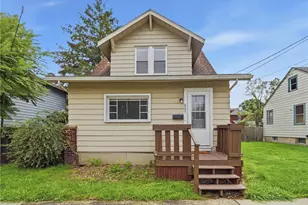 537 Mc Clure Ave, Hermitage, PA 16146 - Photo 1
