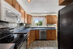 135 Cranbrooke Dr, Findlay Township, PA 15108 - Photo 5