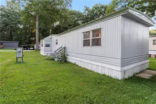 136 Lambert Ln, Hempfield Township, PA 15601 - Photo 3