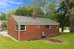 2524 Sylvania Dr, Bethel Park, PA 15102 - Photo 3