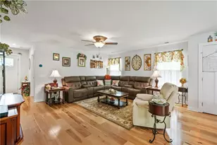 153 Olivia Dr, Center Township, PA 15061 - Photo 5