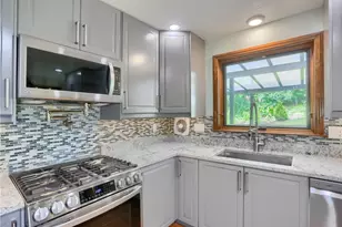 2525 Country Side Ln, Pittsburgh, PA 15090 - Photo 9