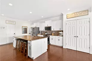 1055 Livorno Dr, Collier Township, PA 15071 - Photo 13