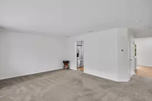 279 Broadstone Dr, Adams Township, PA 16046 - Photo 7