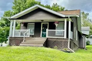405 Lawnview Ave, Neshannock Township, PA 16105 - Photo 1
