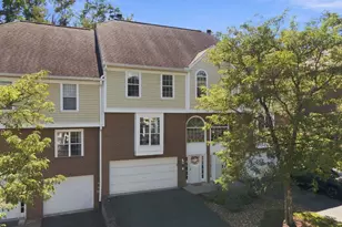 547 Lakewood Dr, Monroeville, PA 15146 - Photo 1