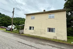 527 Sugar Ln, Clarksville, PA 15322 - Photo 5