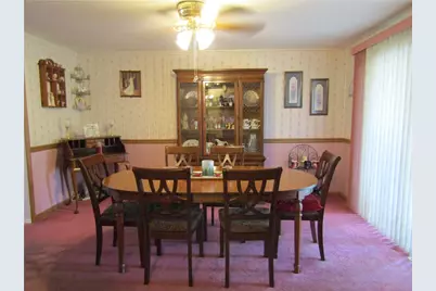 20 Carlsbad Rd, Pittsburgh, PA 15239 - Photo 9