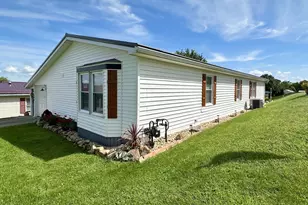 606 Lark Ln, Washington Township, PA 15613 - Photo 5