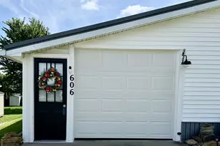 606 Lark Ln, Washington Township, PA 15613 - Photo 3