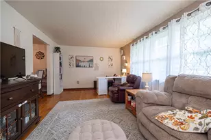 115 St Andrews Cir, Elizabeth Twp/Boro, PA 15135 - Photo 3