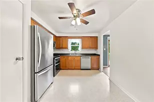 614 Stamford Dr, Hempfield Township, PA 15601 - Photo 9