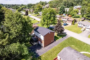 634 Stamford Dr, Hempfield Township, PA 15601 - Photo 3