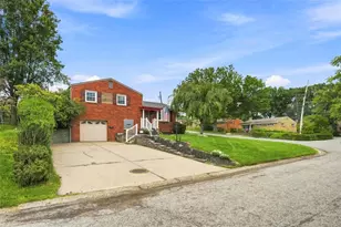 1729 Beryl Dr, Pittsburgh, PA 15227 - Photo 3