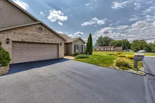 501 Kristi Dr, Hempfield Township, PA 15601 - Photo 25
